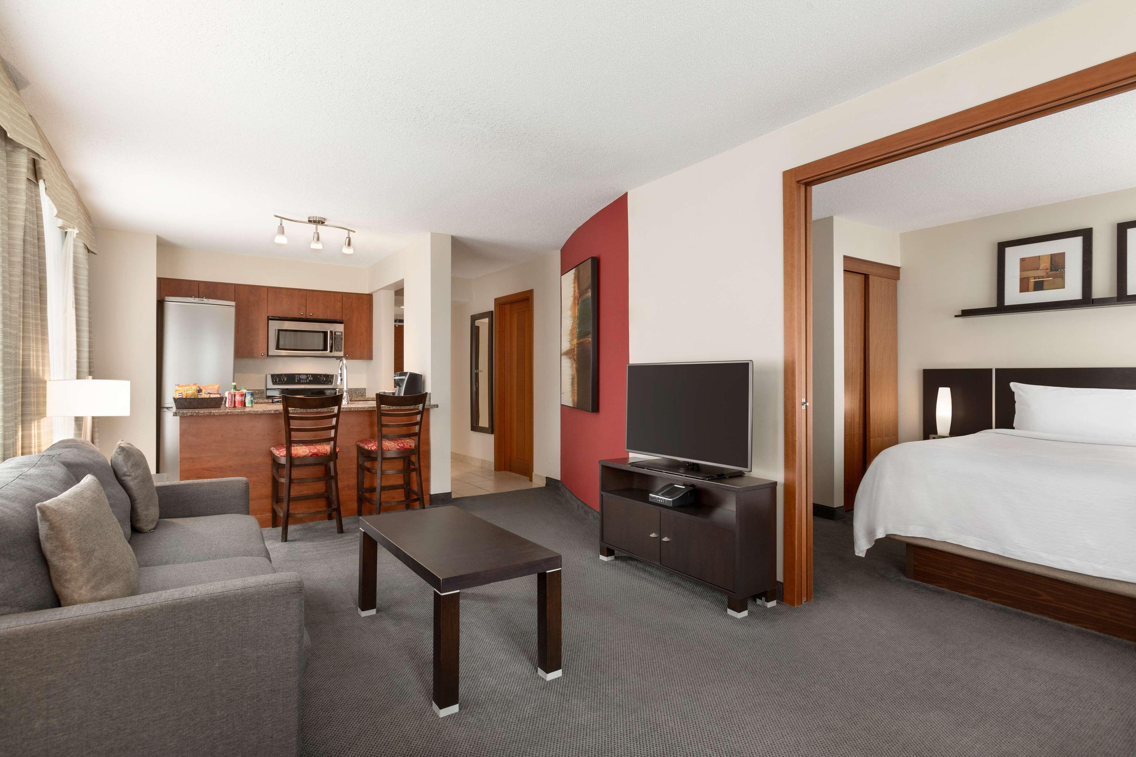 Embassy Suites By Hilton - Montréal Esterno foto