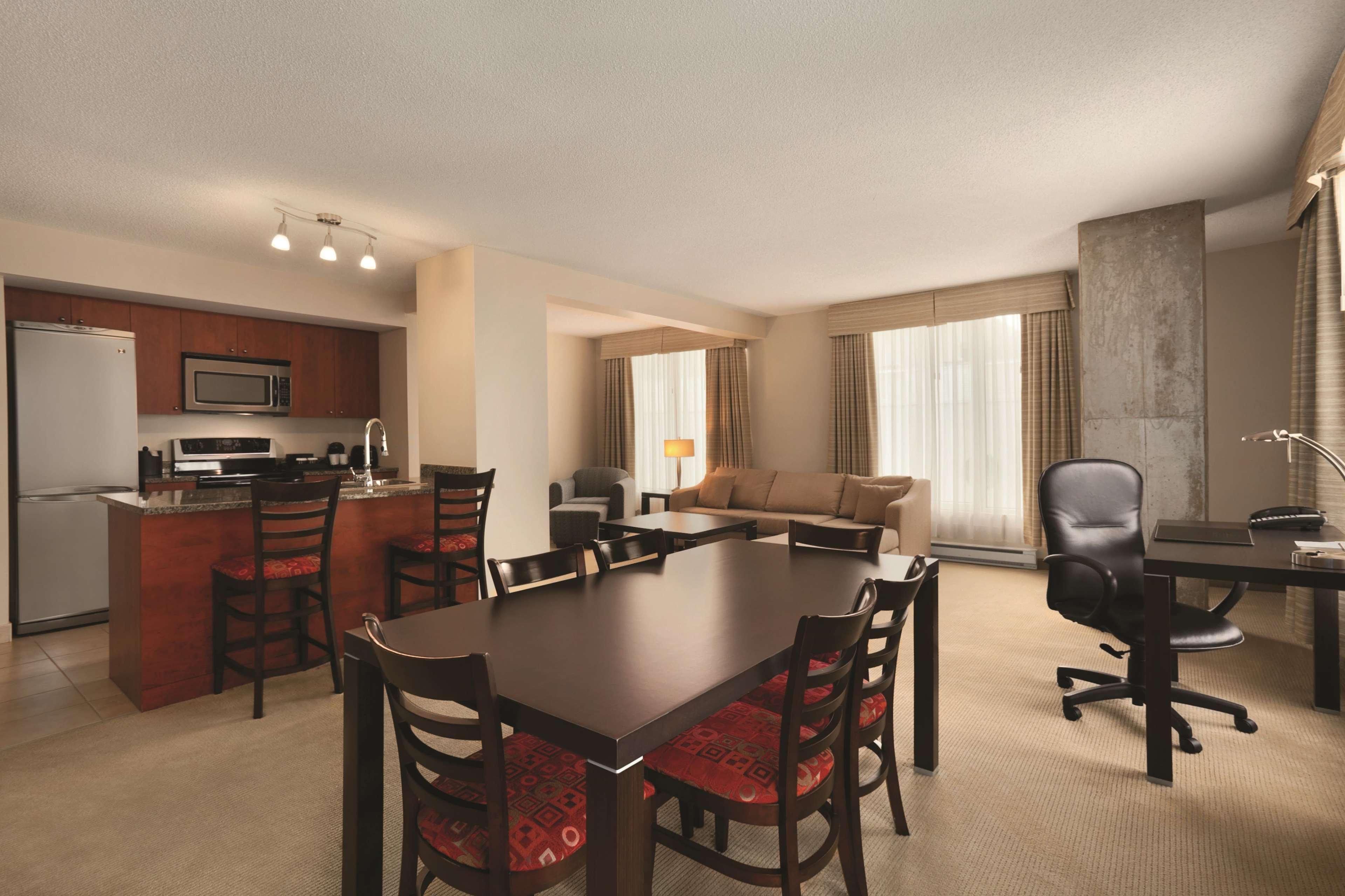 Embassy Suites By Hilton - Montréal Esterno foto