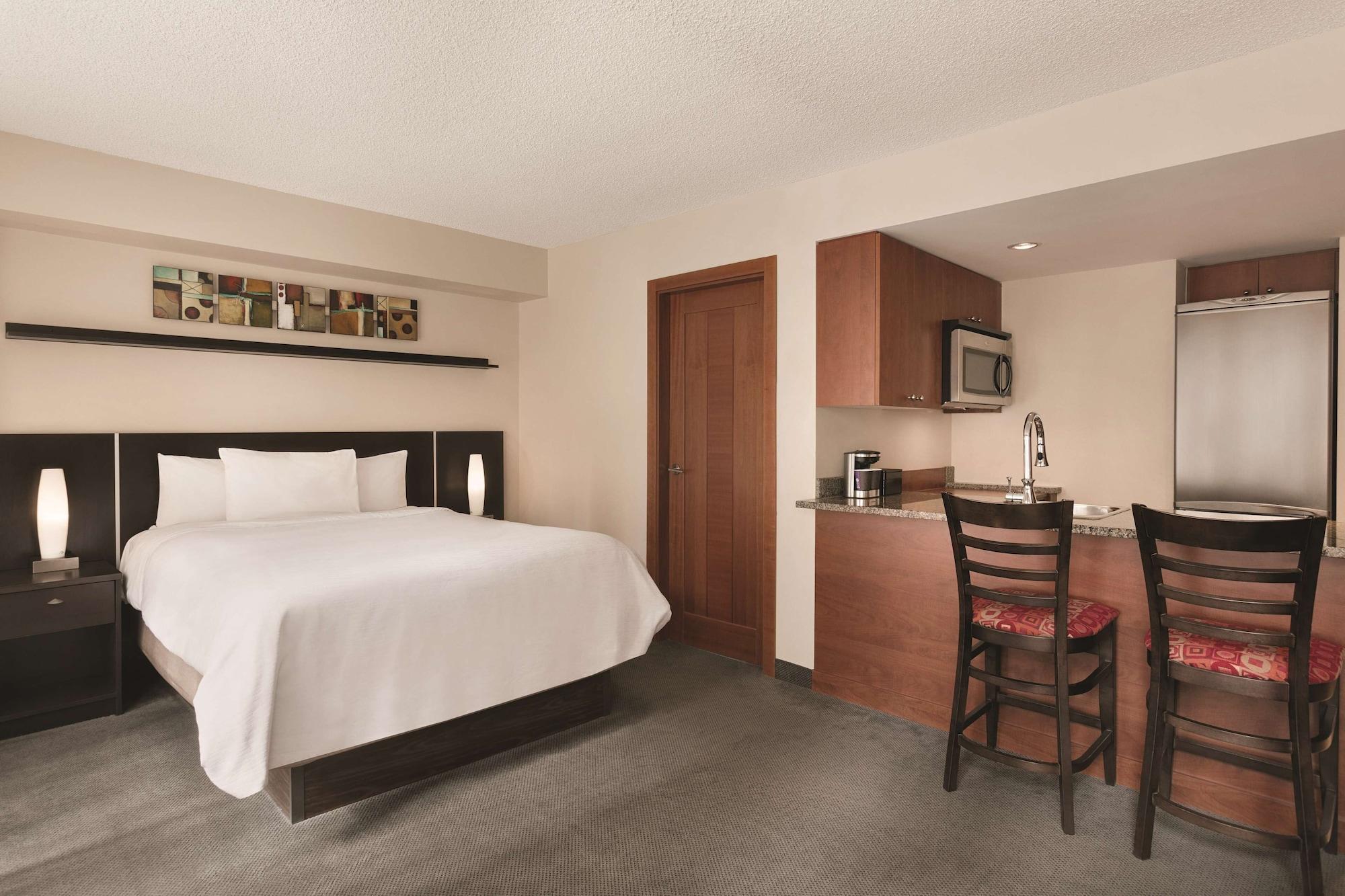 Embassy Suites By Hilton - Montréal Esterno foto