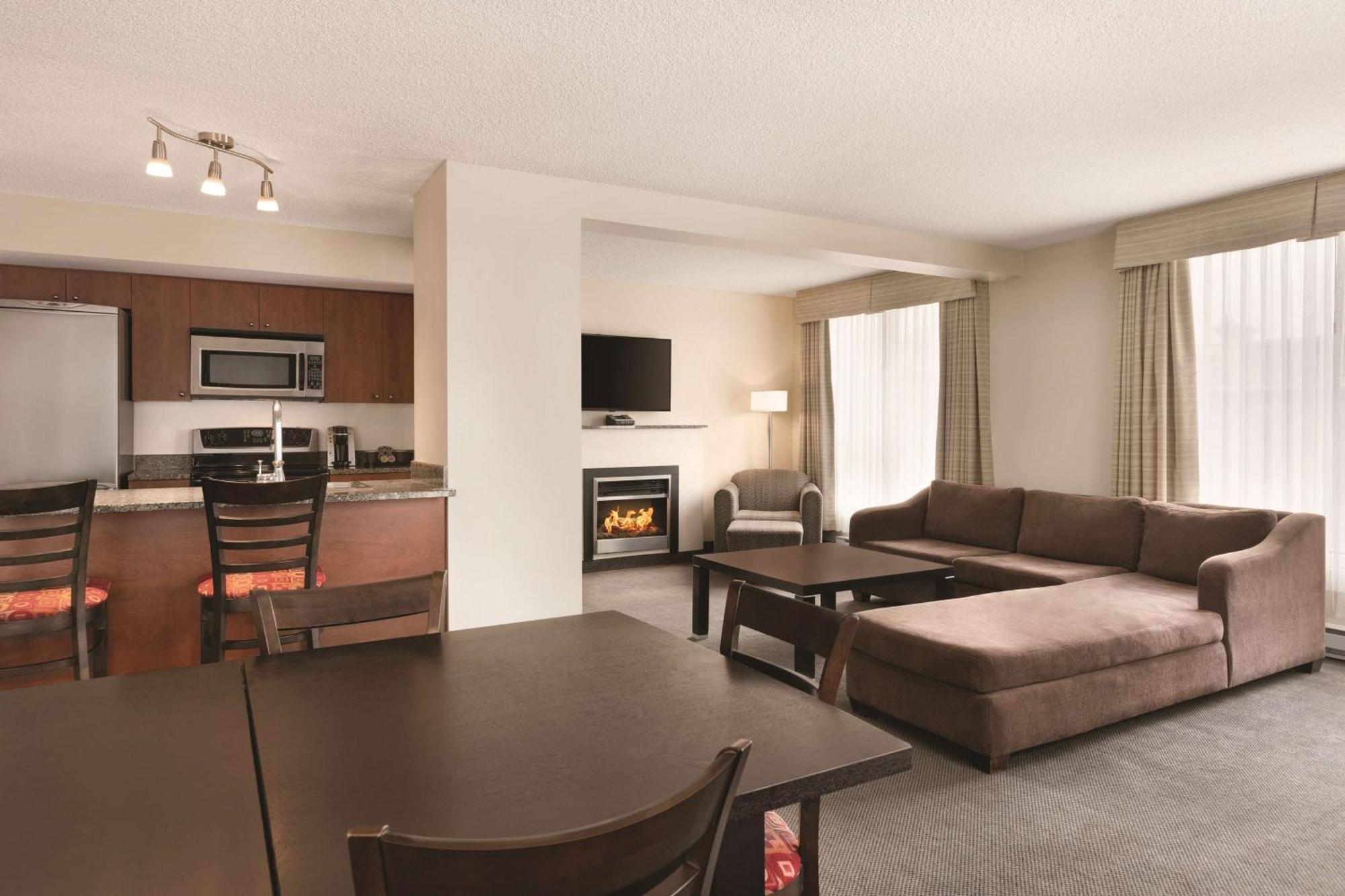 Embassy Suites By Hilton - Montréal Esterno foto
