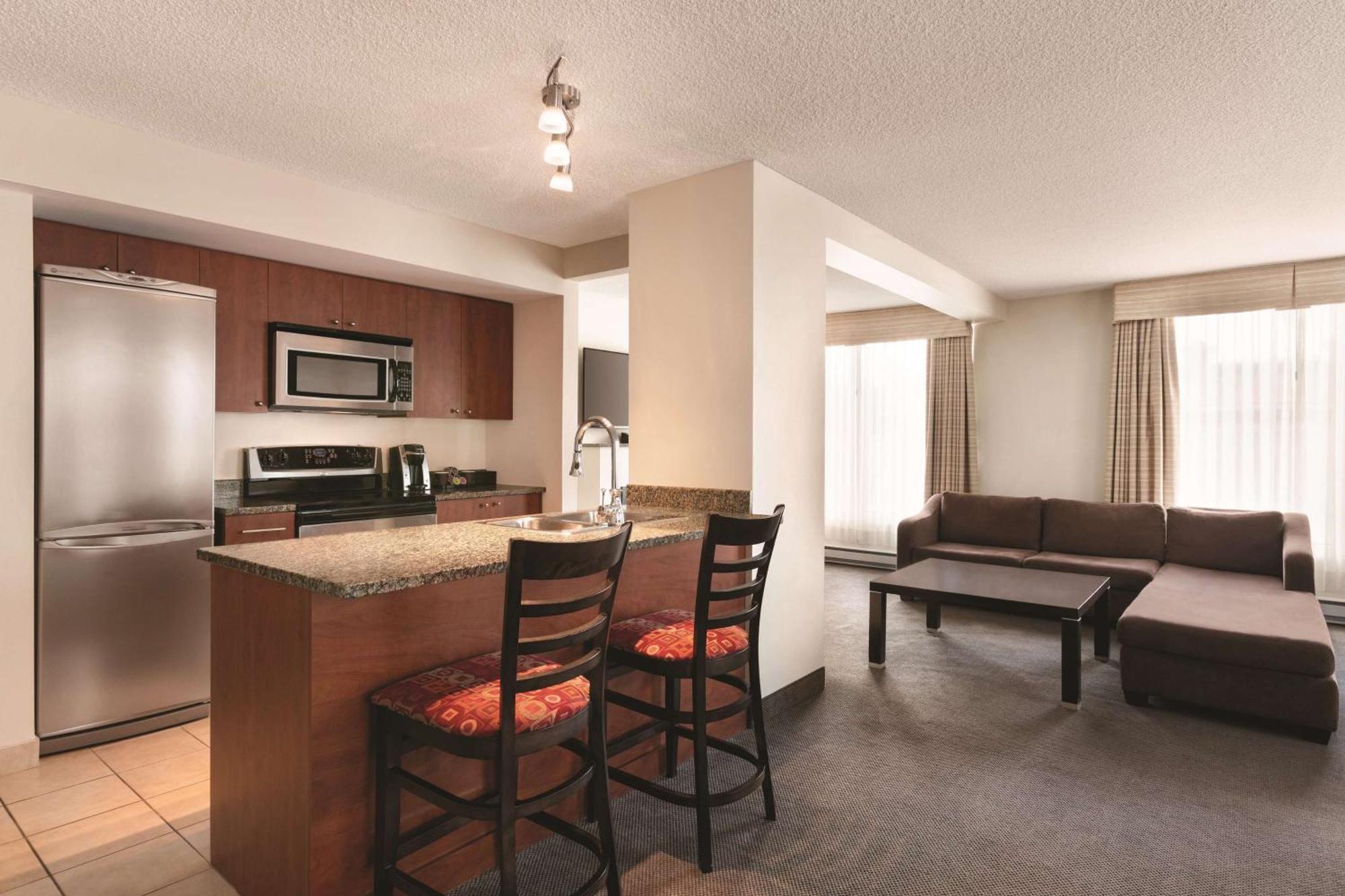 Embassy Suites By Hilton - Montréal Esterno foto