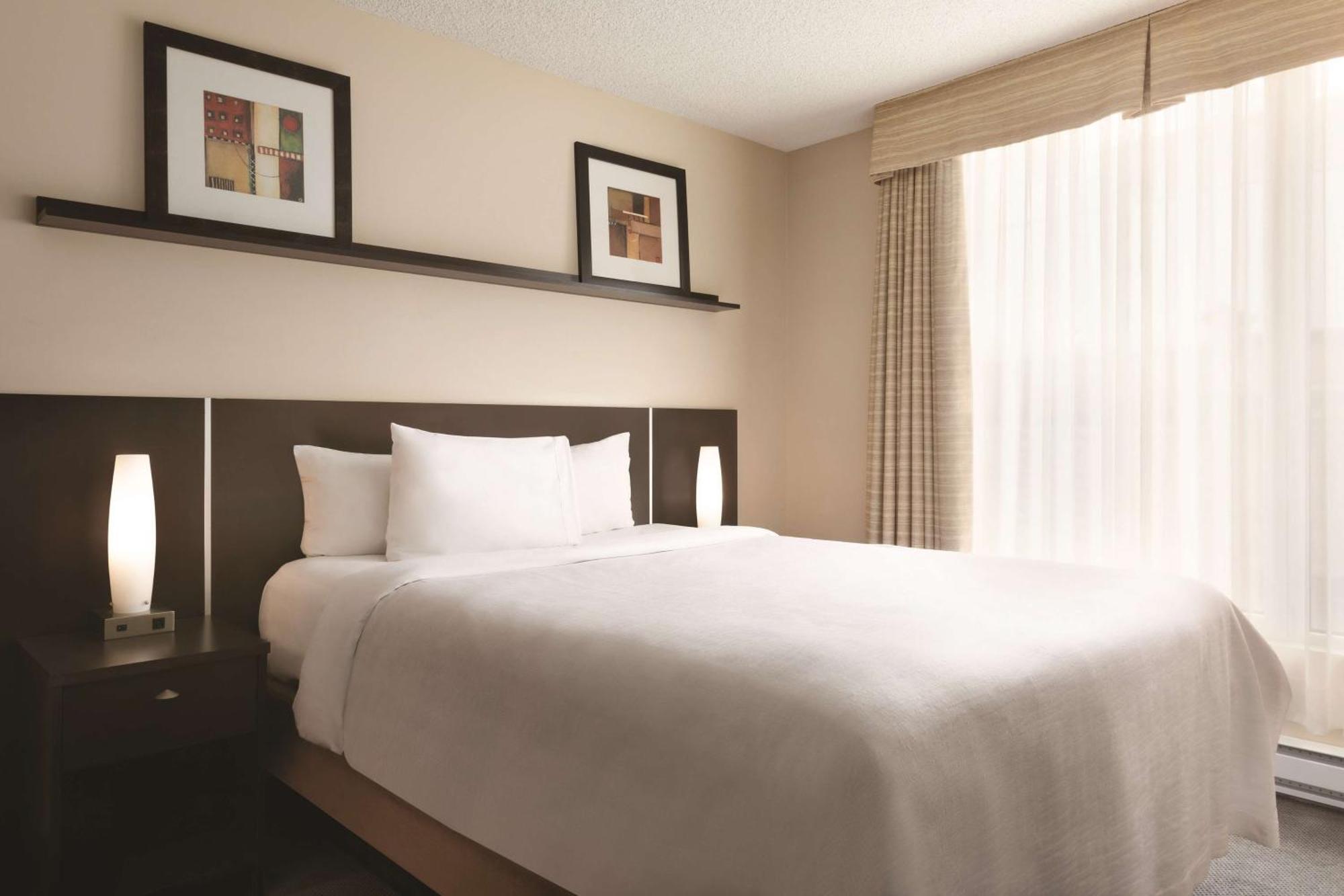 Embassy Suites By Hilton - Montréal Esterno foto