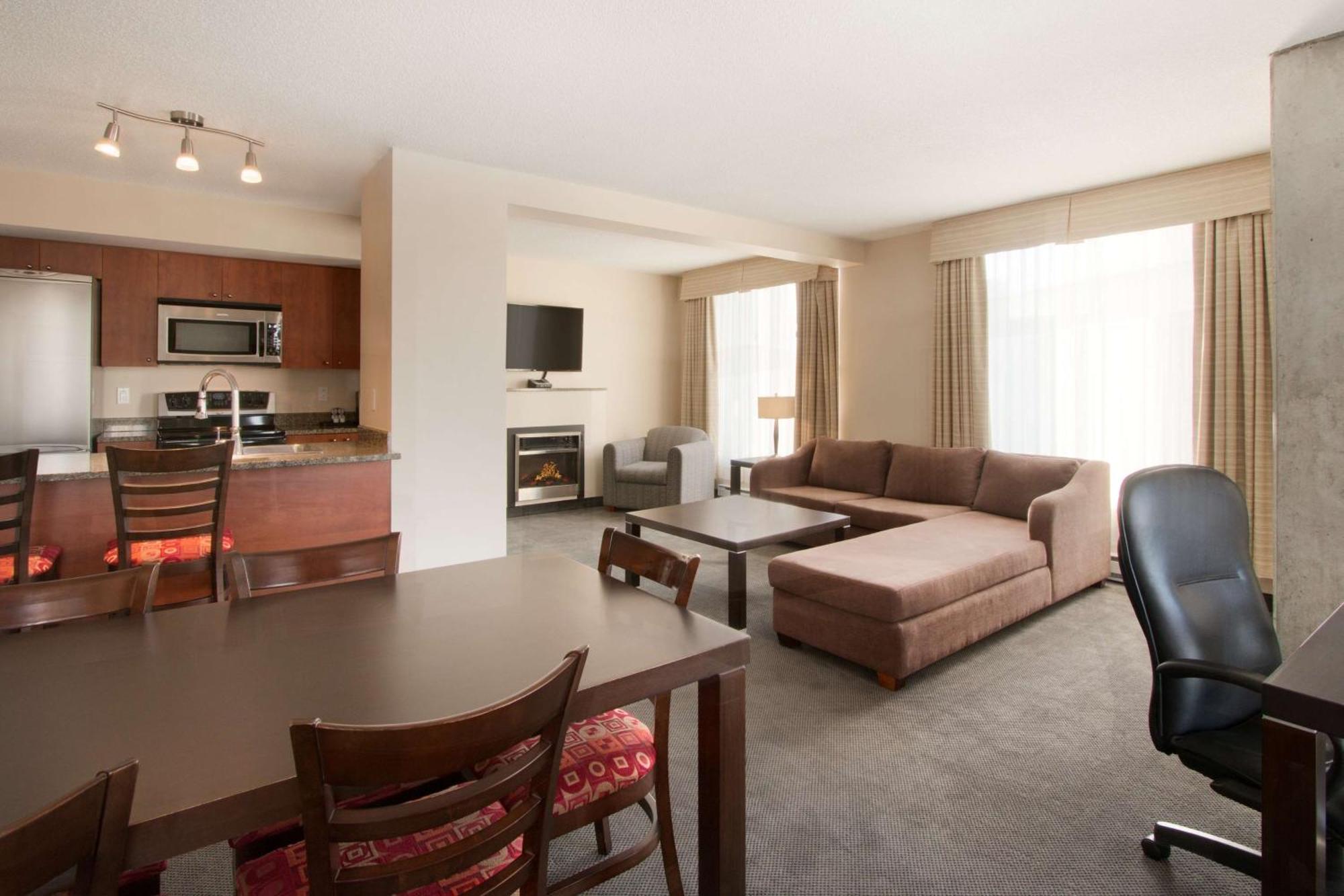 Embassy Suites By Hilton - Montréal Esterno foto