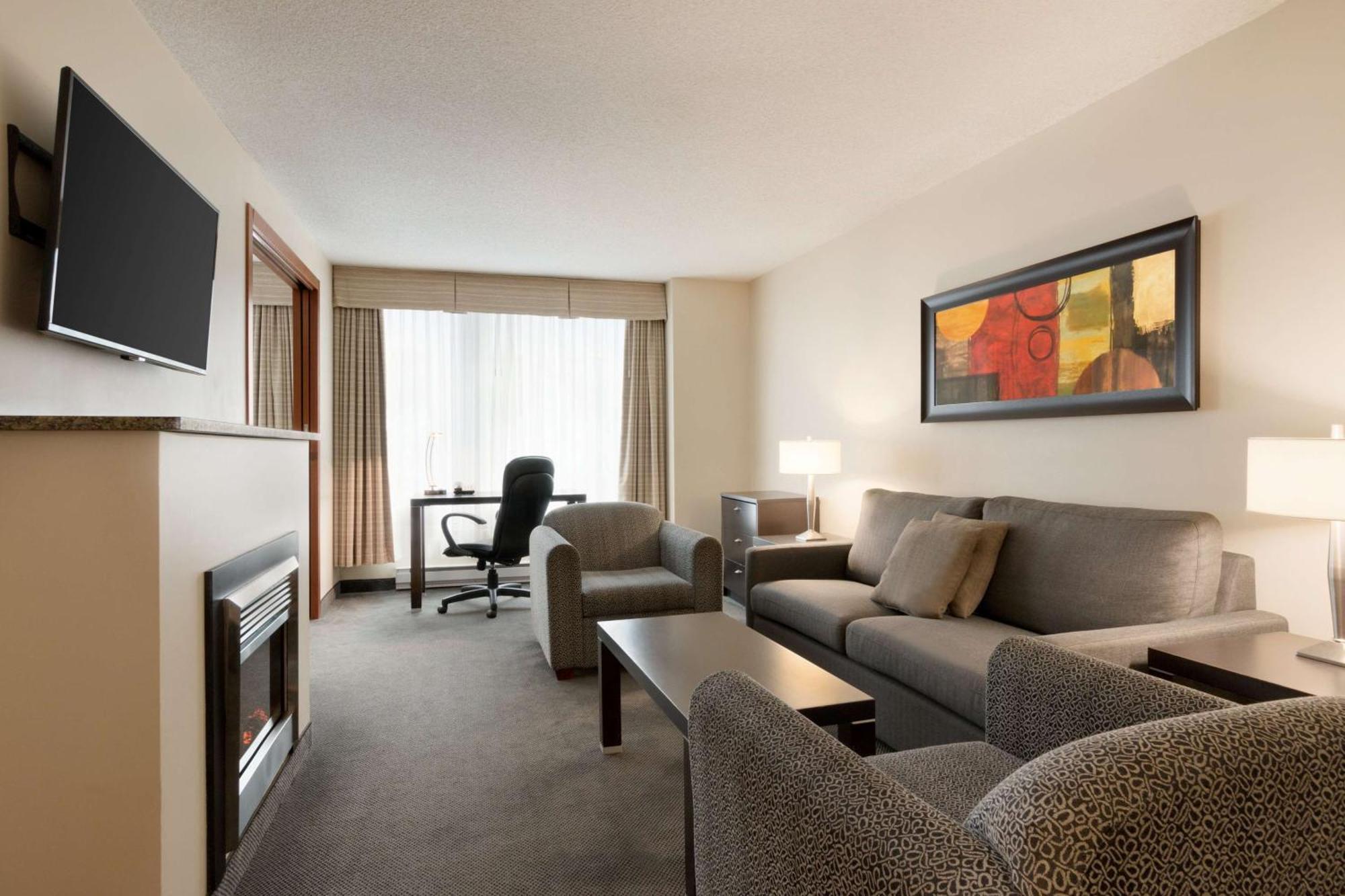 Embassy Suites By Hilton - Montréal Esterno foto