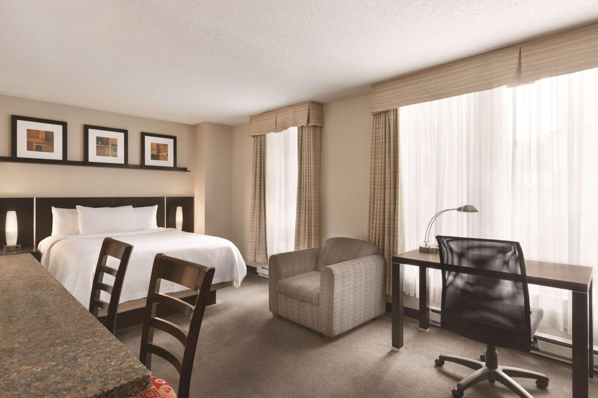 Embassy Suites By Hilton - Montréal Esterno foto