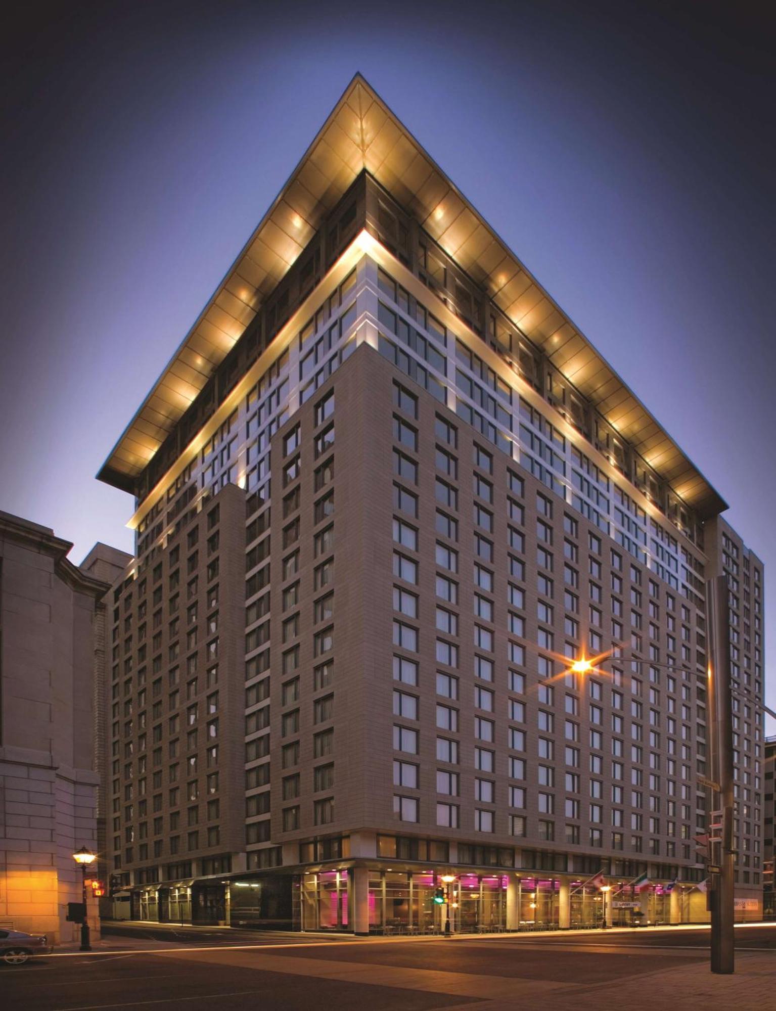 Embassy Suites By Hilton - Montréal Esterno foto