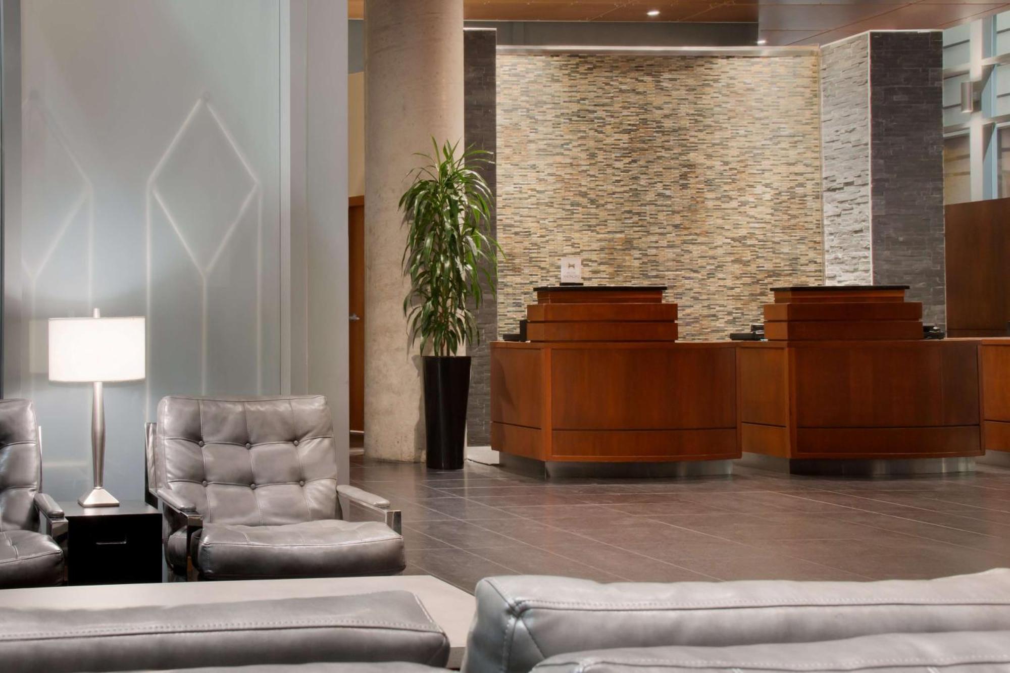 Embassy Suites By Hilton - Montréal Esterno foto